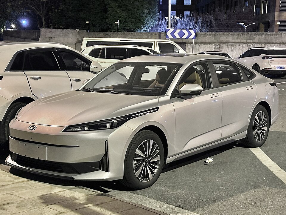 Ağ Changan A05 sedan rayonlararası taksi avtomobili