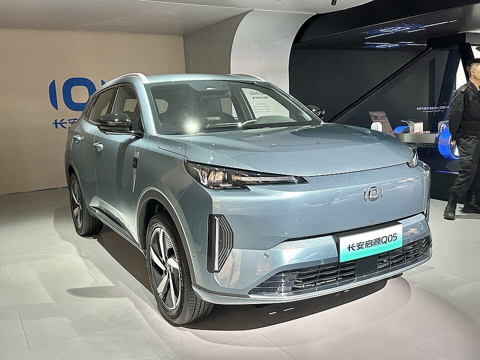 Ağ Changan Q05 krossover rayon taksi avtomobili